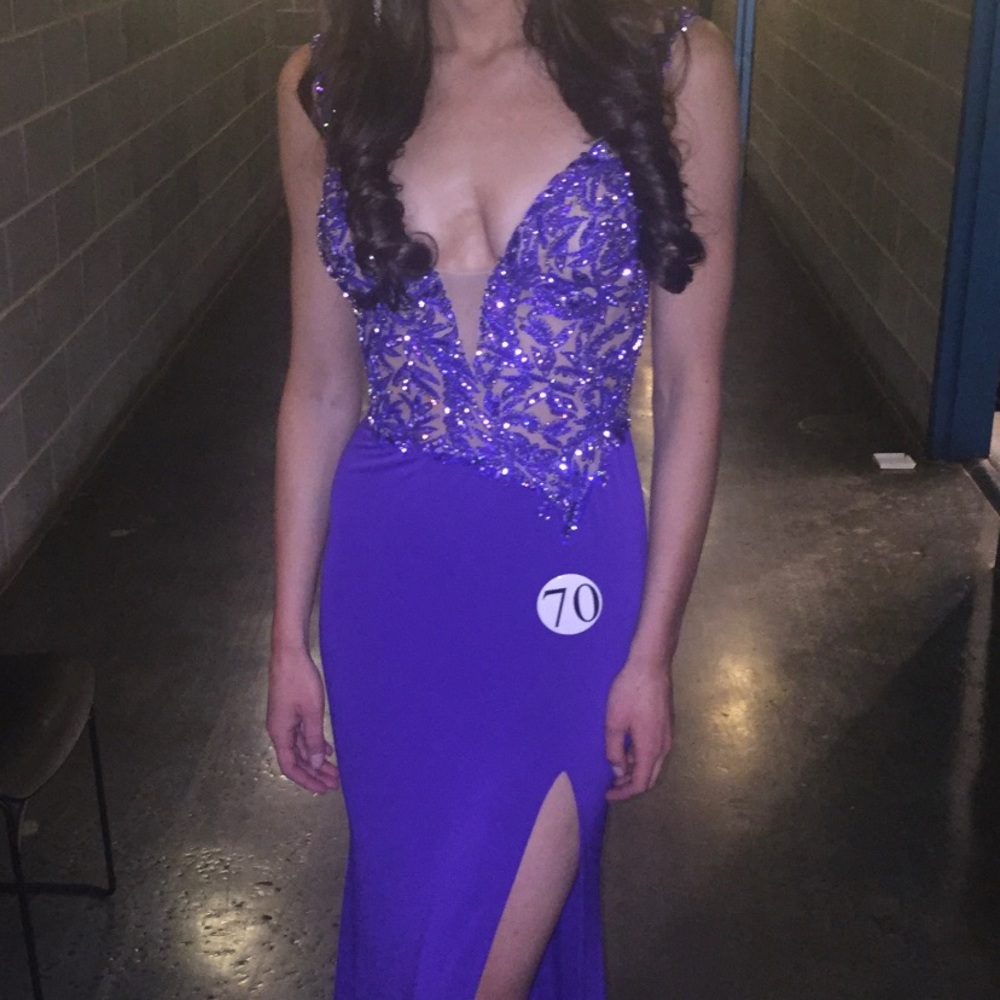 Custom Sherri Hill Gown. 33-25-35 measurements.
